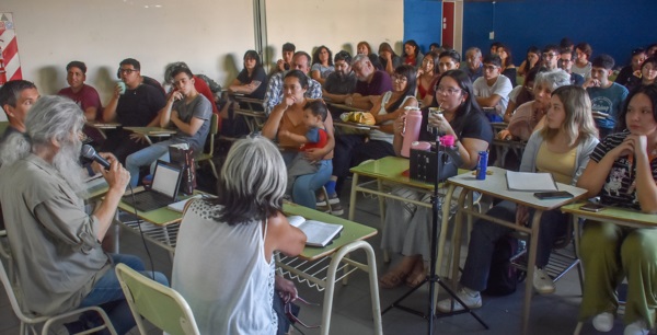 La presentación estuvo a cargo de Mónica Gatica, Mauricio Fernández Picolo y Gonzalo Pérez Álvarez.