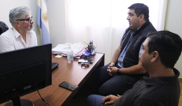 Miguel Larrauri se reunió con Evaristo Lencinas, el juez de Faltas.