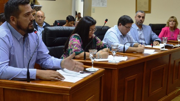 Los concejales de Rawson aprobarán hoy la suba en taxis y remises. 