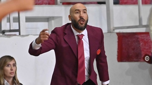 Bruno Echegaray, entrenador de Racing, no consigue la victoria bisagra para enderezar el rumbo.