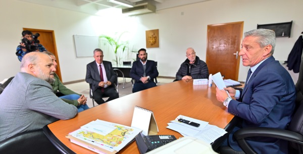 Javier Prida, presidente de CAPIA, se reunió con el gobernador Arcioni por los tres casos de Influenza Aviar.