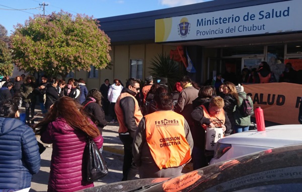 De nuevo. La habitual postal de los afiliados al SISAP ejerciendo su medida de fuerza en la capital.