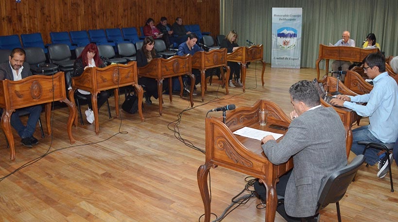Sesión. Una postal del Concejo al convocar a la cúpula de la Coop. 16