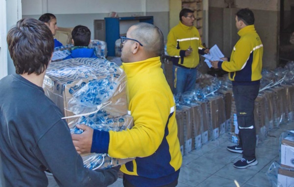 Despliegue. Se completó la distribución de las urnas en las escuelas de Trelew donde se votará hoy. 
