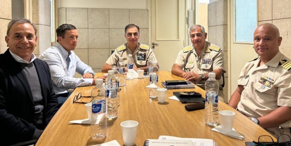 Trabajo conjunto. Imagen de la reunión entre CAFACH y autoridades de la Prefectura Naval Argentina.