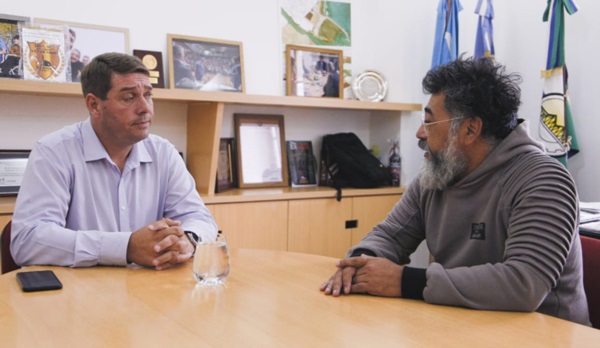 Biss recibió al artista Carlos Canio Abraham para afianzar el trabajo.