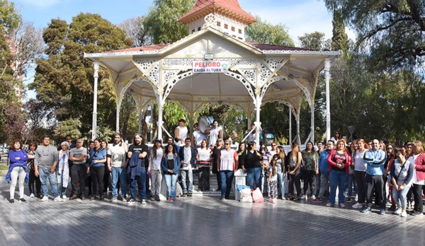 Los docentes hicieron visible su reclamo en la Plaza Independencia.