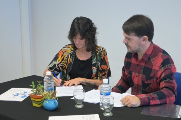 Carla Olivet, subsecretaria de Cultura, y Ariel Molina, referente del teatro 