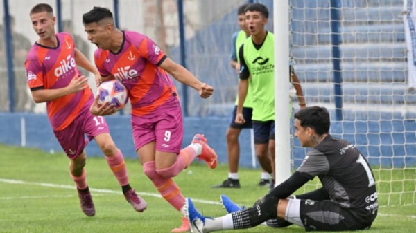 Pino lo empató de penal en la última jugada del partido. (Foto: Daniel Feldman/Jornada).