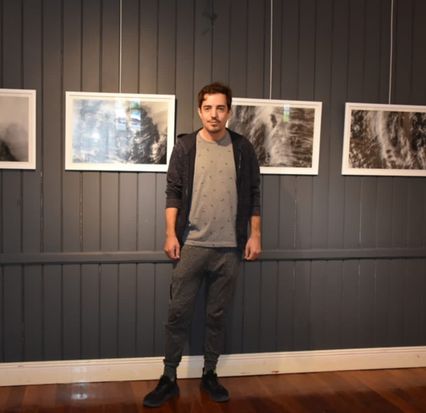 Ulises Wohlers presenta en la Sala 4 su ensayo “La Huella del Viento”.
