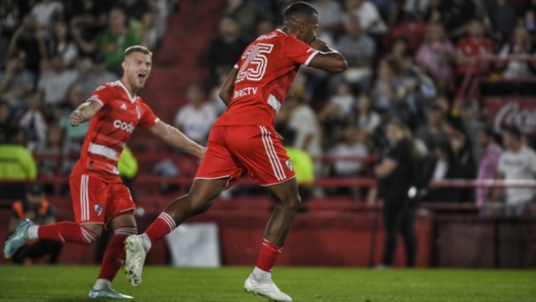 El venezolano Rondón "se sacó la mufa" y convirtió sus dos primeros goles con la camiseta de River.