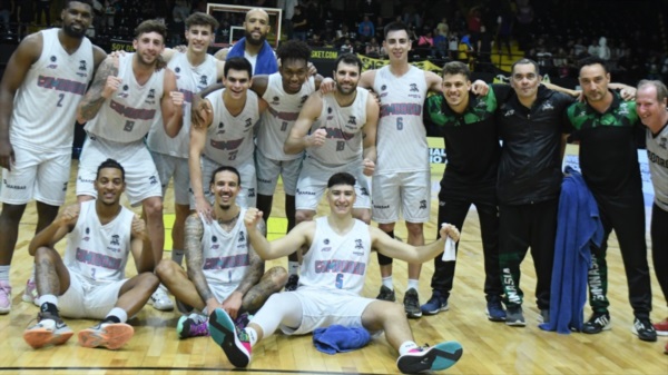 Gimnasia está en semis. (Foto: Marcelo Figueras / LNB)