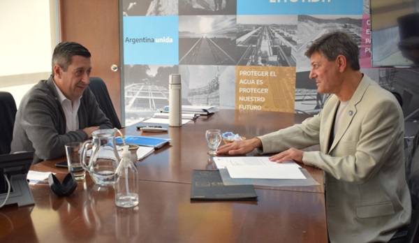 El intendente Fabián Gandón en reunión con Álvarez, del ENOHSA.