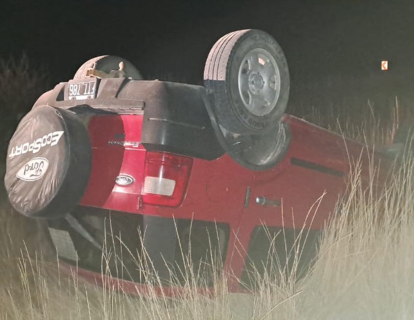 La camioneta EcoSport se dirigía a Gaiman cuando se accidentó.