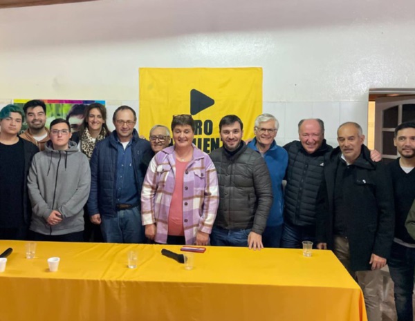 El senador Torres acompañó a los candidatos en la presentación.