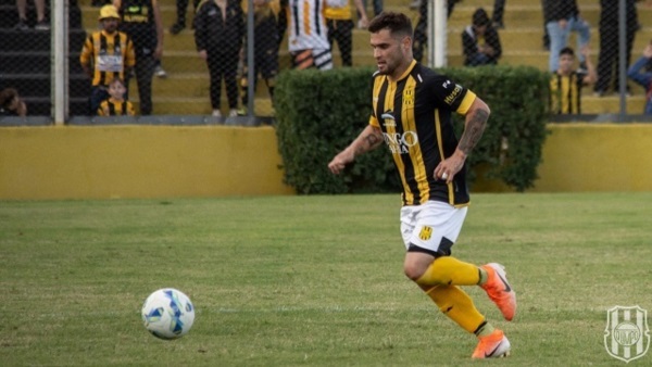 Giménez tiene protagonismo en el equipo de Arnaldo "Cacho" Sialle. Foto: Olimpo.