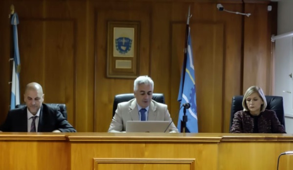 El tribunal colegiado declaró culpable a uno y absolvió a otro.
