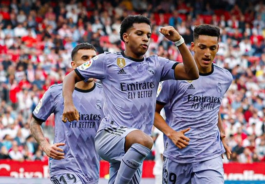 Final caliente: Acuña vio la roja en la derrota de Sevilla con Real Madrid