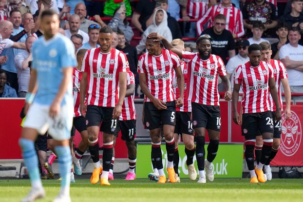 Brentford derrotó 1-0 a Manchester City por segunda vez en la temporada y le cortó una racha de 22 partidos sin perder al equipo de Guardiola.