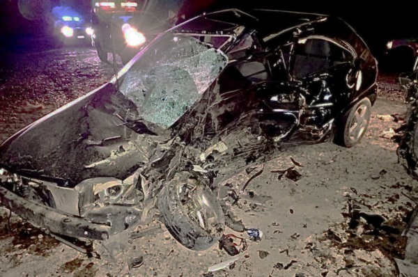 Tragedia. Un automóvil Chevrolet Corsa y un Iveco Dayli colisionaron frontalmente con un desenlace fatal.