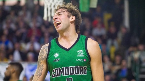 La cara de Pipi Barreiro lo dice todo, no fue una buena noche de Gimnasia. (Foto: Martín Levicoy).
