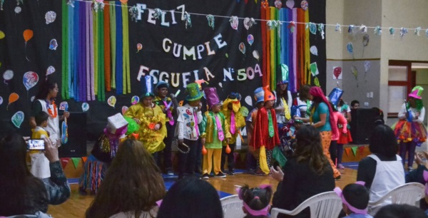El intendente Damián Biss estuvo ayer en la Escuela 504 que festejó su 44º aniversario. 