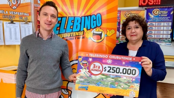 El afortunador apostador de Comodoro Rivadavia recibió su premio.