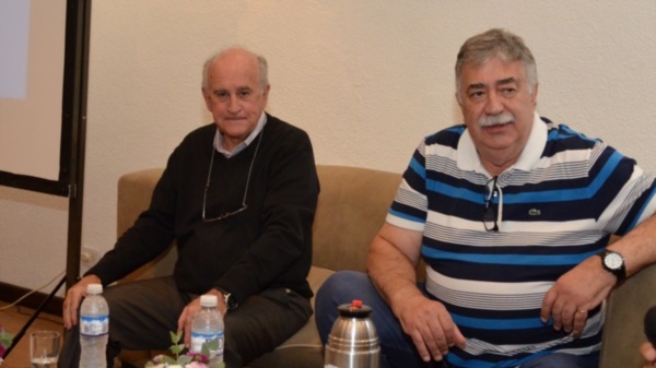 El senador Oscar Parrilli junto al secretario general del Sindicato de Luz y Fuerza de la Patagonia, Héctor González