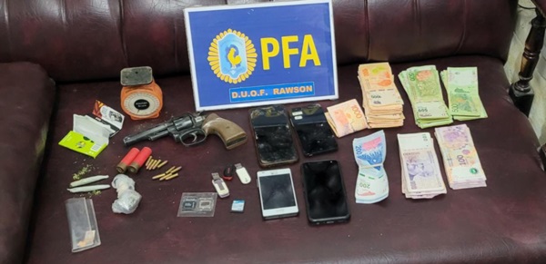 Elementos secuestrados en un comercio y una vivienda allanados. 