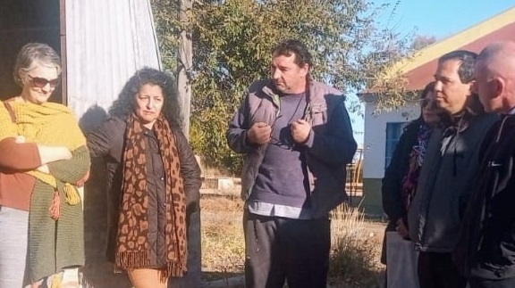 Las familias de los alumnos de la escuela se reunieron con autoridades educativas