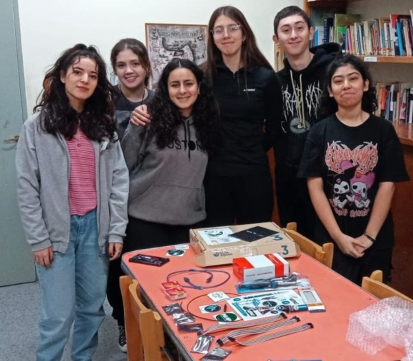Elegidos para la gloria. Oriana, Zoe, Thiago, Josefina y Victoria.