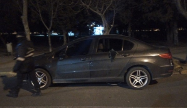 El vehículo dañado estaba estacionado en Abraham Mathews y Moreno.