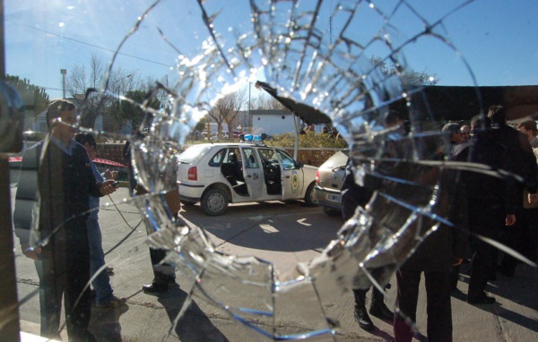 El asalto se llevó a cabo en la sede del Ministerio de Economía con el saldo de dos policías asesinados.