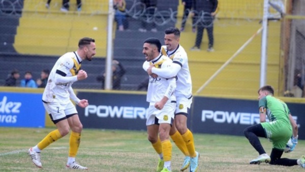 Caliente terminó el ambiente en el Carminatti, donde Olimpo empató 2-2 con Santamarina de Tandil y no logró recomponer del todo la imagen de la derrota en el clásico. (Foto: La Nueva).