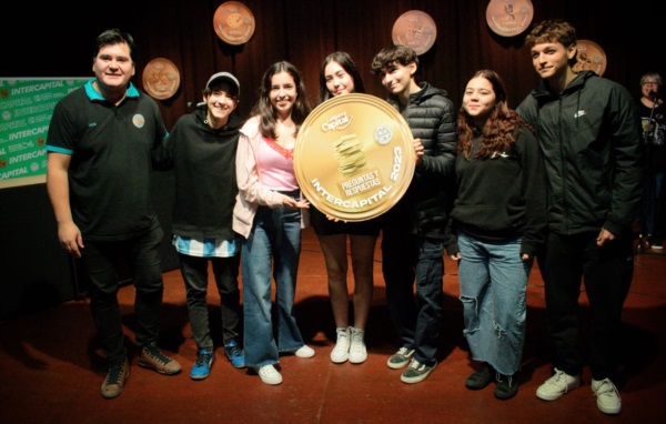 Medalla. Los chicos del Don Bosco satisfechos por su paso por la ya tradicional competencia capitalina. 