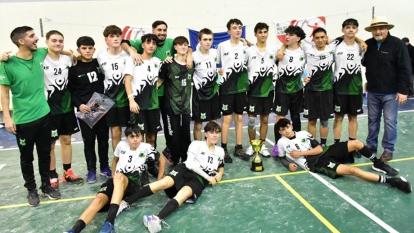 Los chicos de Padre Juan Muzzio se llevó el título para Trelew. (Foto: Prensa FeChuBa).
