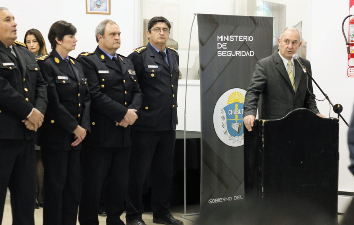 Último escalón. Una postal del cierre del curso que hicieron las altas jerarquías en la capital chubutense.