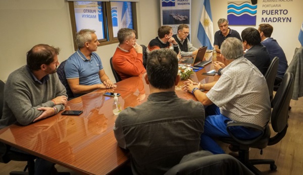 Navarro y Paz, integrantes de la AAICI , encabezaron la reunión.