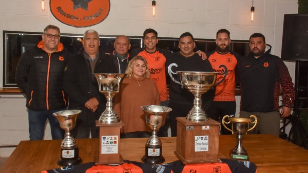 Los presentes: Gastón Cuello, David Figueroa, Rubén 'Mono' Ávila,  Andrea Murano, Facundo Cayuqueo, Daniel Duhalde, Franco Frisson y Gerardo Segura. (Foto: Sergio Esparza/Jornada).