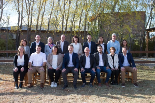 Luque y Sastre en Gaiman junto a los candidatos que integran la lista de diputados de Arriba Chubut