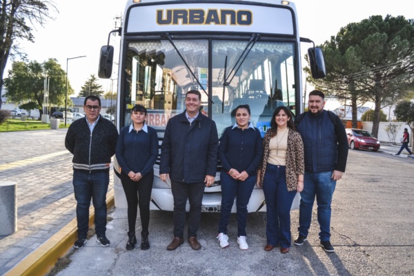 Cecilia Bustos es la segunda mujer que ingresa como conductora de colectivos en el servicio de Rawson.