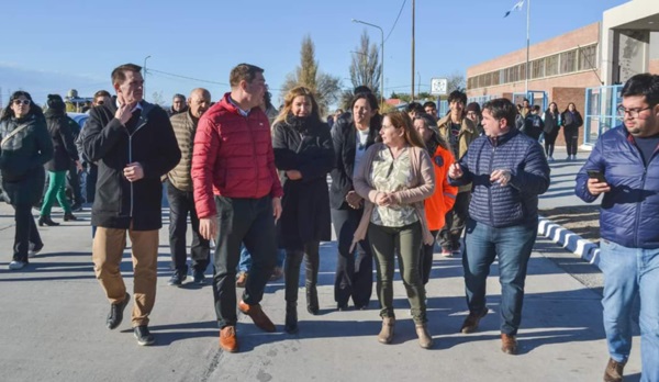 Recorrida con funcionarios. El intendente adelantó nuevos proyectos.