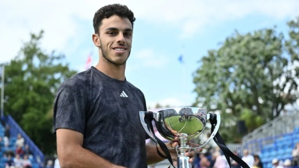 Cerúndolo logró en Eastbourne el segundo título de su carrera.