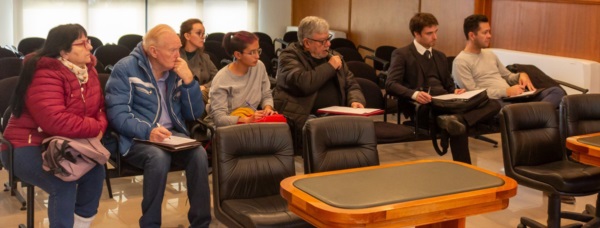 Audiencia. Candidatos y apoderado en el Superior durante el sorteo de posiciones y de turnos para la discusión televisada del viernes 14 de julio. 