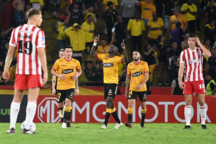 El conjunto de Guayaquil saca adelante un partido muy reñido por el juego de ida.