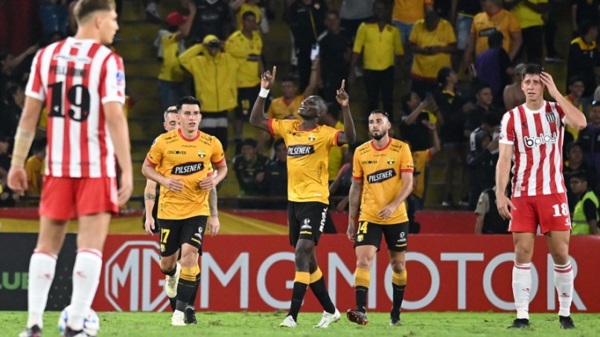 El conjunto de Guayaquil saca adelante un partido muy reñido por el juego de ida.