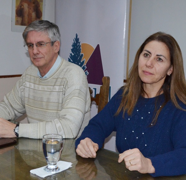El intendente Sergio Ongarato junto a Mariela Sánchez Uribe.