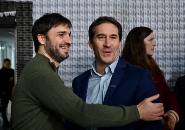 La foto capatada por Jornada entre Nacho Torres y Luque, distendidos. Foto: Daniel Feldman/Jornada