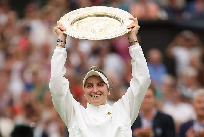 Marketa Vondrousova alcanzó la gloria a los 24 años, como nueva campeona de Wimbledon, la primera de la historia sin haber partido como cabeza de serie.