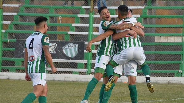 El segundo fue un golazo de Macarof. (Foto: Norman Evans/Jornada).